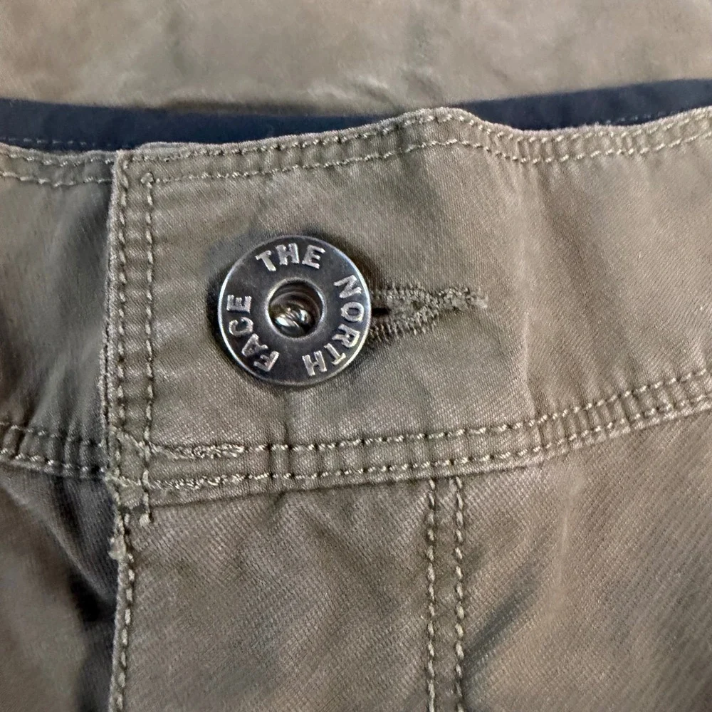 The North Face Mens 40 Olive Green Hiking Shorts Cotton Nylon Blend Outdoor